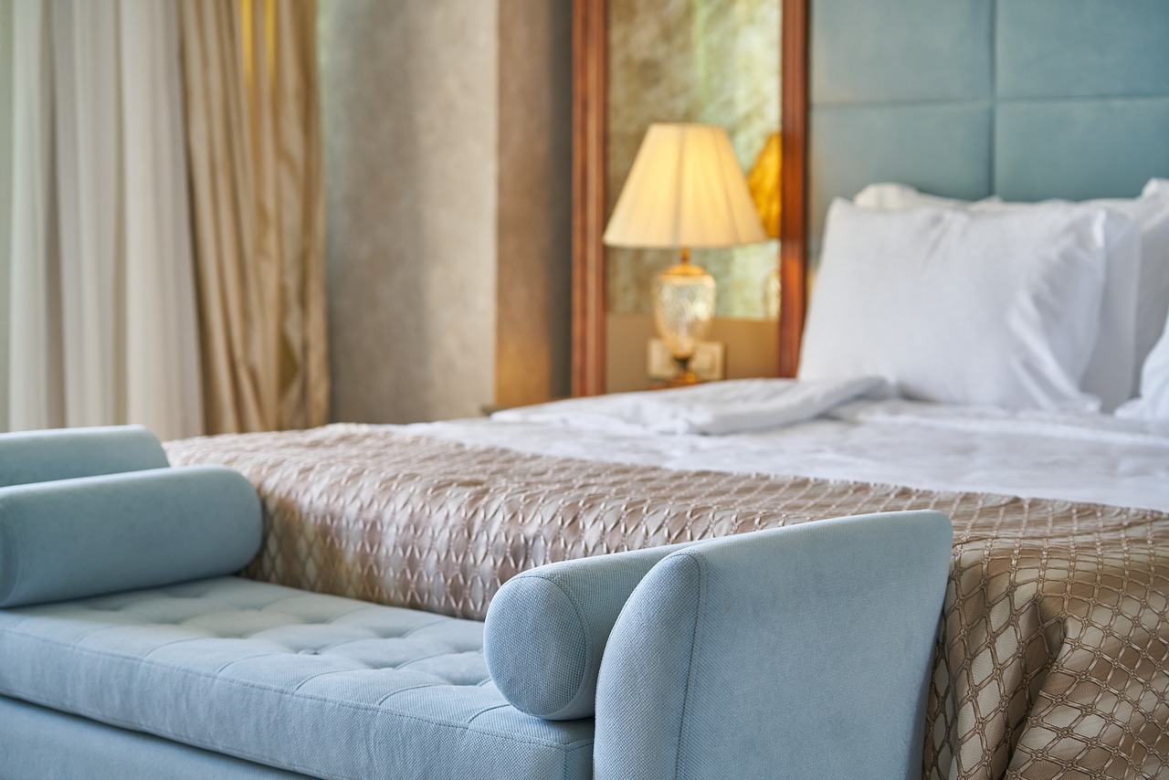Elegancki i komfortowy pokój z dużym łóżkiem w hotelu w Wejherowie