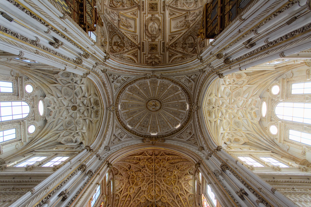 Wnętrze Katedry Wejherowskiej jako jednego z zabytków i atrakcji miasta